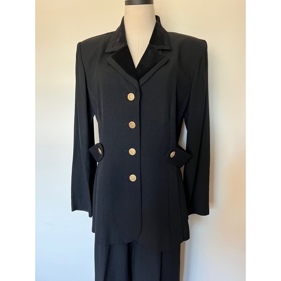 Black Bossy 🛩 2-Piece Suit Set 🌃 - Picture 3 of 8